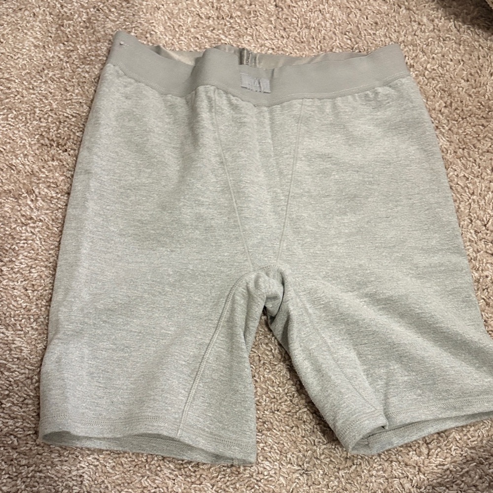 SKIMS Women’s Light Heather Gray Boxer Short